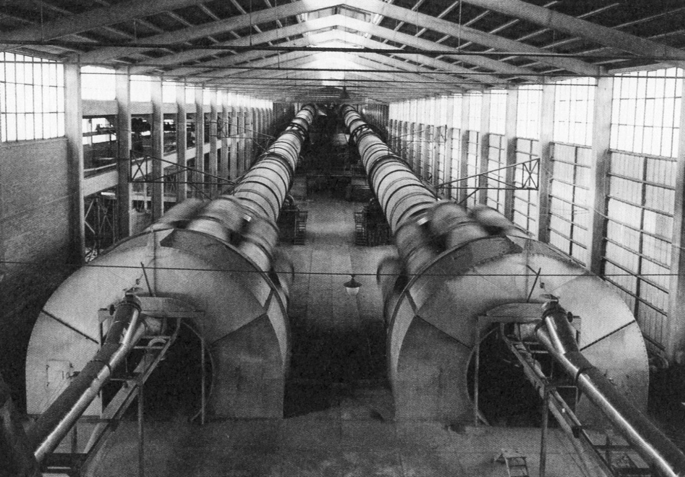 Två roterugnar vid Stora Vika cementfabrik på 1950-talet